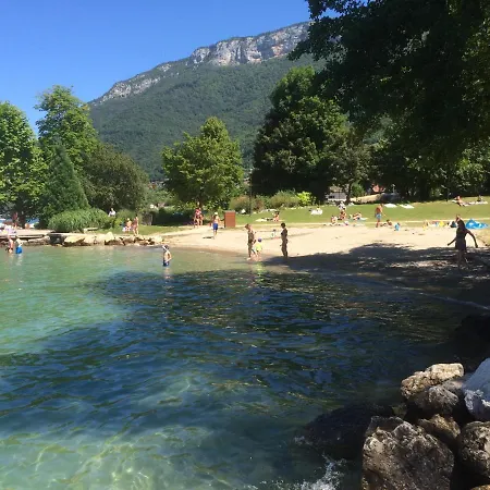 Apartment Adeline : 2 Chambres Au Calme, Situation Parfaite Entre Et Village, Avec Vue Lac, Piscine, Jardin Veyrier-du-Lac