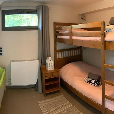 Apartment Adeline : 2 Chambres Au Calme, Situation Parfaite Entre Et Village, Avec Vue Lac, Piscine, Jardin Veyrier-du-Lac