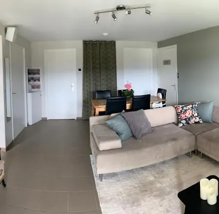 Adeline : 2 Chambres Au Calme, Situation Parfaite Entre Et Village, Avec Vue Lac, Piscine, Jardin * Veyrier-du-Lac